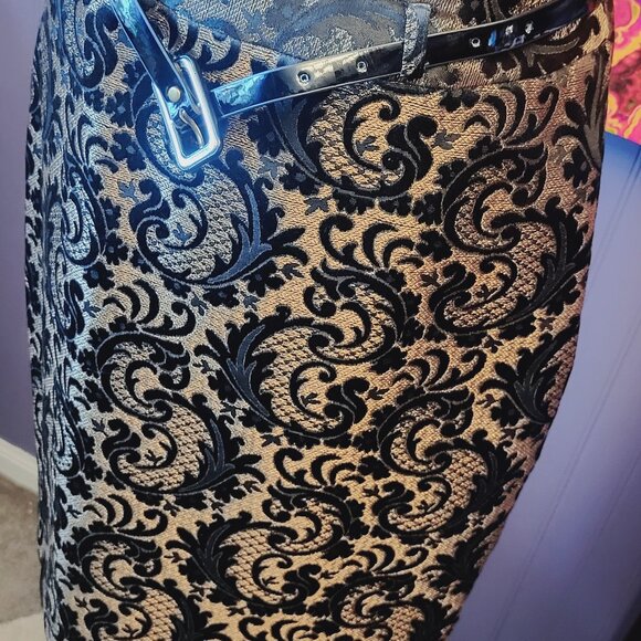 Worthington ~ Sz 4 ~ Fully Lined, Below Knee Skirt ~ Excellent Condition - Picture 2 of 8